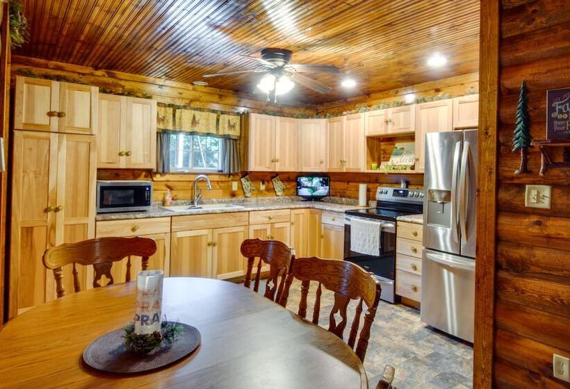 Secluded Cabin W/ On Site Creek + Trails!