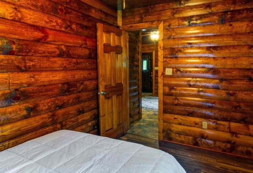 Secluded Cabin W/ On Site Creek + Trails!