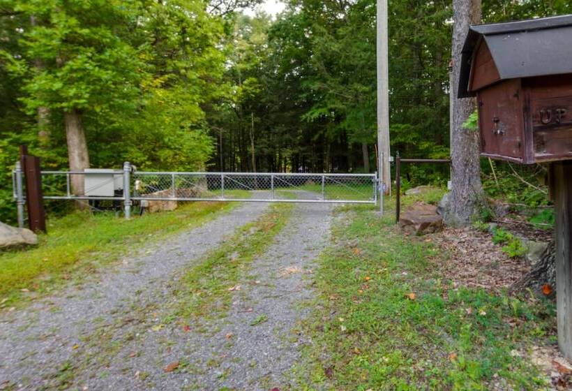 Secluded Cabin W/ On Site Creek + Trails!