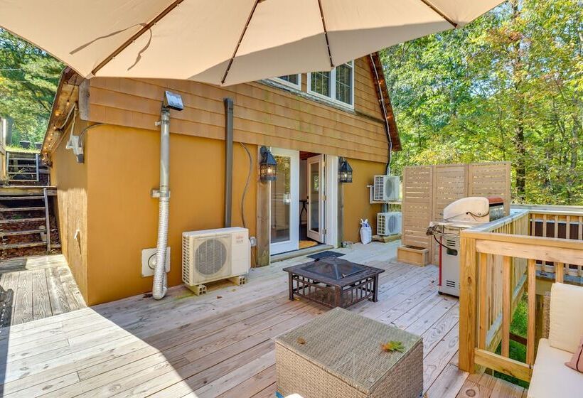 Hot Tub & Sauna: Secluded Pocono Getaway!