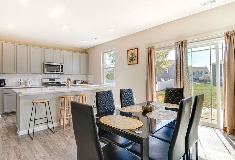 Spacious Camby Home W/ Community Pool + Park!
