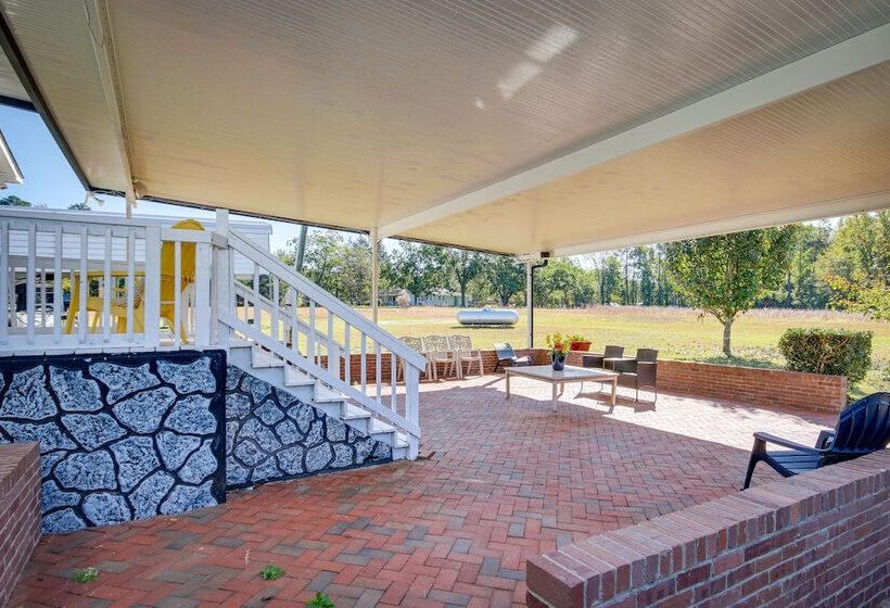 Spacious South Carolina Abode W/ Hot Tub & Grill!