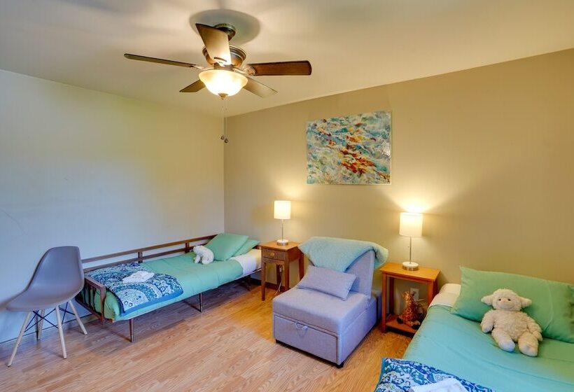 Stunning Athens Retreat On Sleepy Hollow Lake!