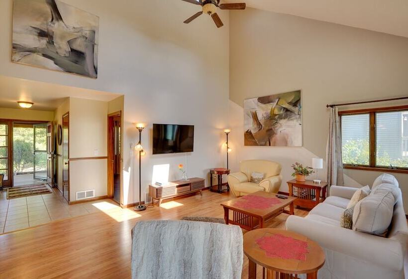 Stunning Athens Retreat On Sleepy Hollow Lake!