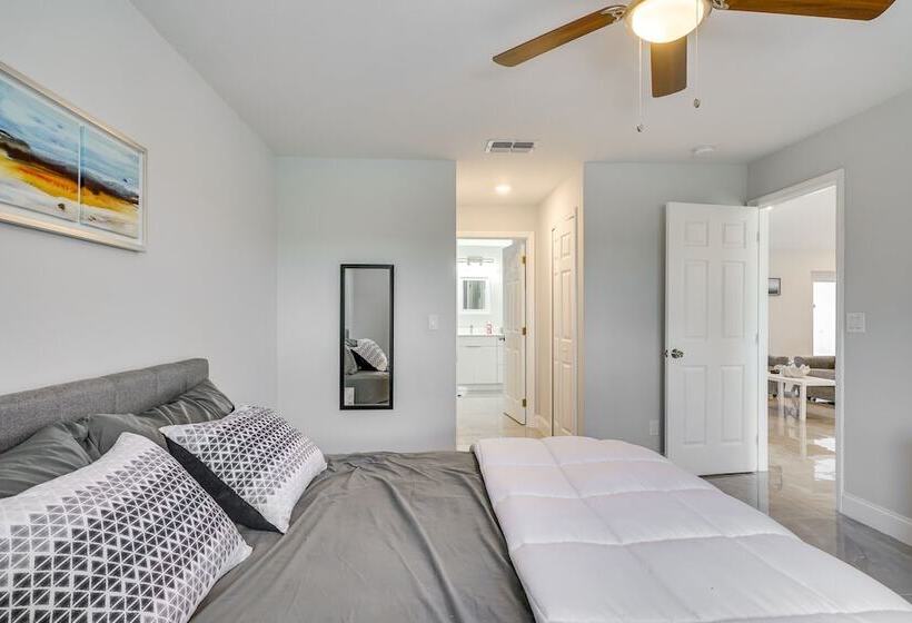 Furnished Lanai + Pool: Sunlit Cape Coral Getaway!