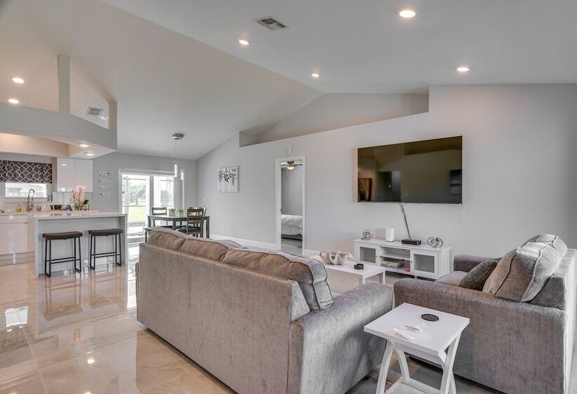 Furnished Lanai + Pool: Sunlit Cape Coral Getaway!