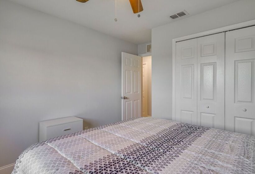 Furnished Lanai + Pool: Sunlit Cape Coral Getaway!