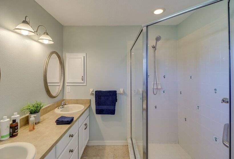 Sunny Ocala Home W/ Private Pool & Hot Tub!