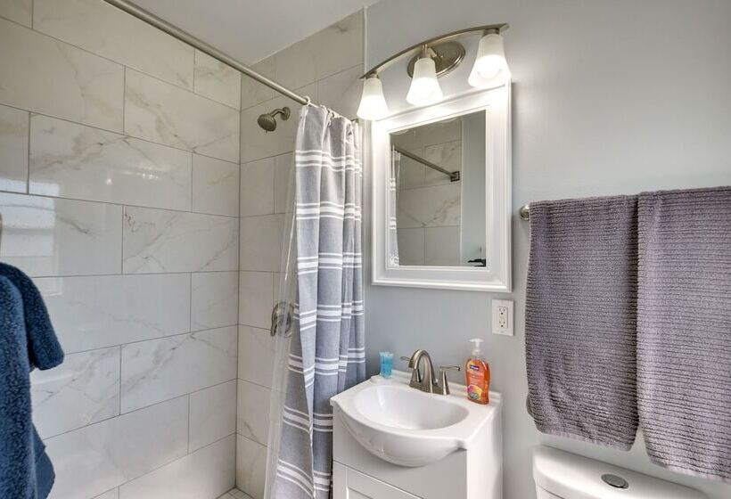 Vibrant Deland House Near Stetson University!