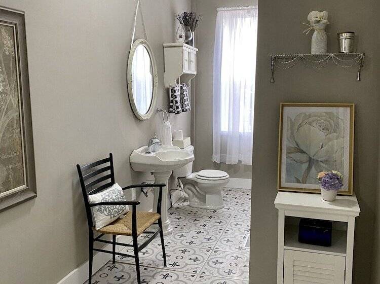 Bed and Breakfast Historic Mcdonald Airbnb