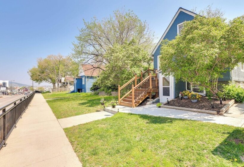 Centrally Located Apt Near Downtown Rapid City!
