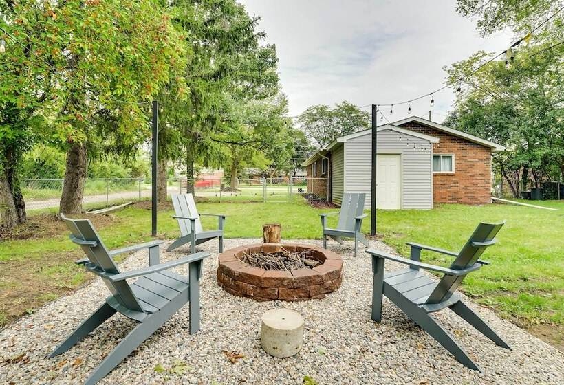 4 Mi To Michigan Stadium: Cozy Home W/ Fire Pit!