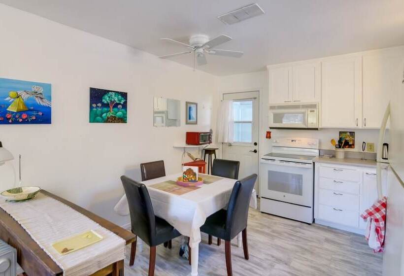 Fenced Yard & Grill: Orville Cottage Near Trails!