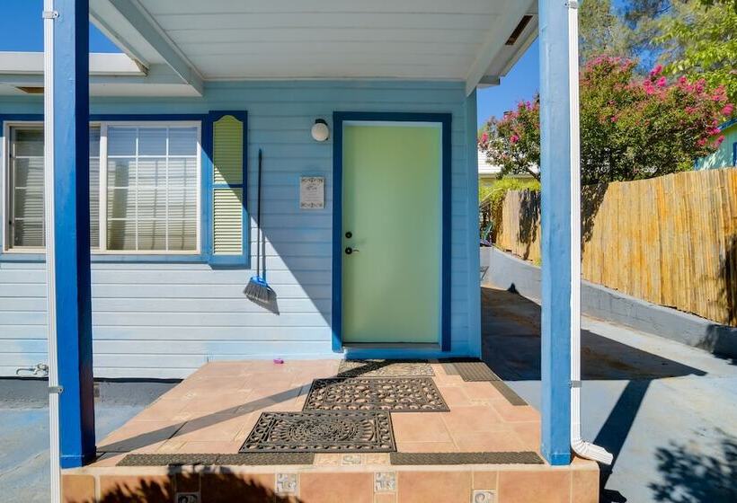 Fenced Yard & Grill: Orville Cottage Near Trails!