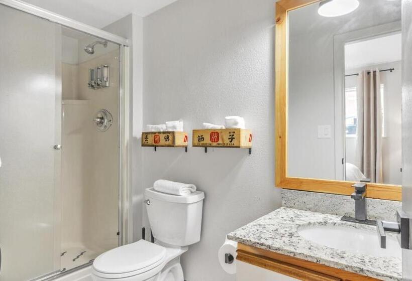 Highliner Hotel King Suite #111 Hotel Room