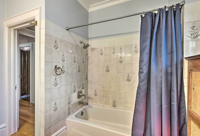 Historic Cadillac Home: Walk To Lake & Downtown!