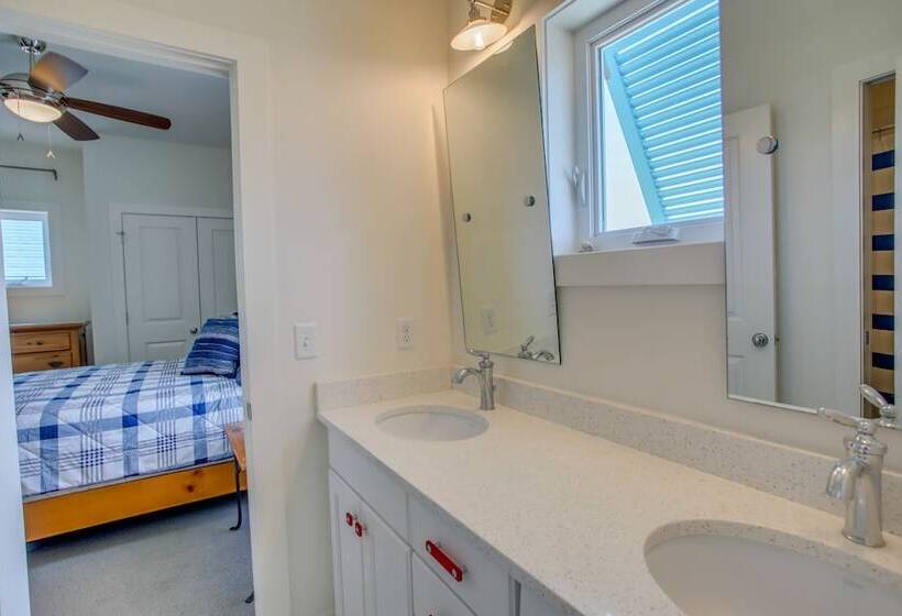 Holden Beach House W/ Boat Dock: Steps To Beach!