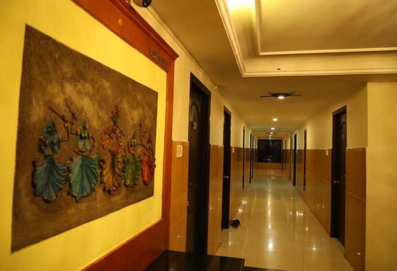 ホテル Shrie Shaanth