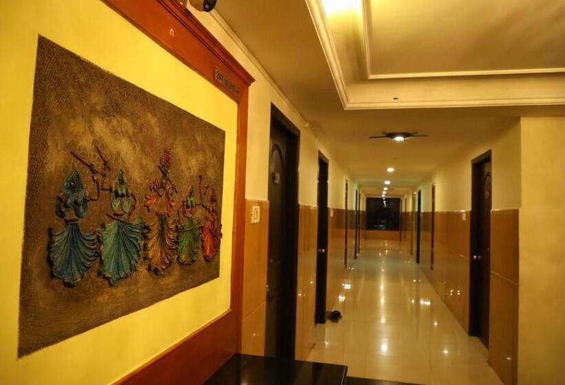 ホテル Shrie Shaanth