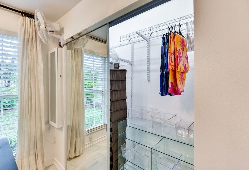 New Smyrna Beach Cottage ~ 1 Mi To Downtown!