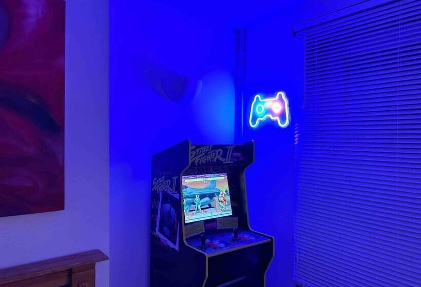 اقامتگاه Essex 2 Bed House Nr Stanstead With Arcade Machine