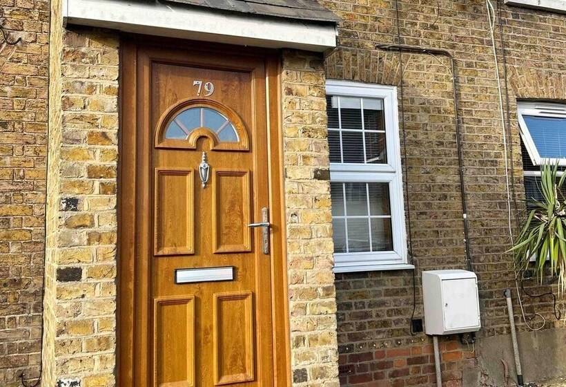 اقامتگاه Essex 2 Bed House Nr Stanstead With Arcade Machine