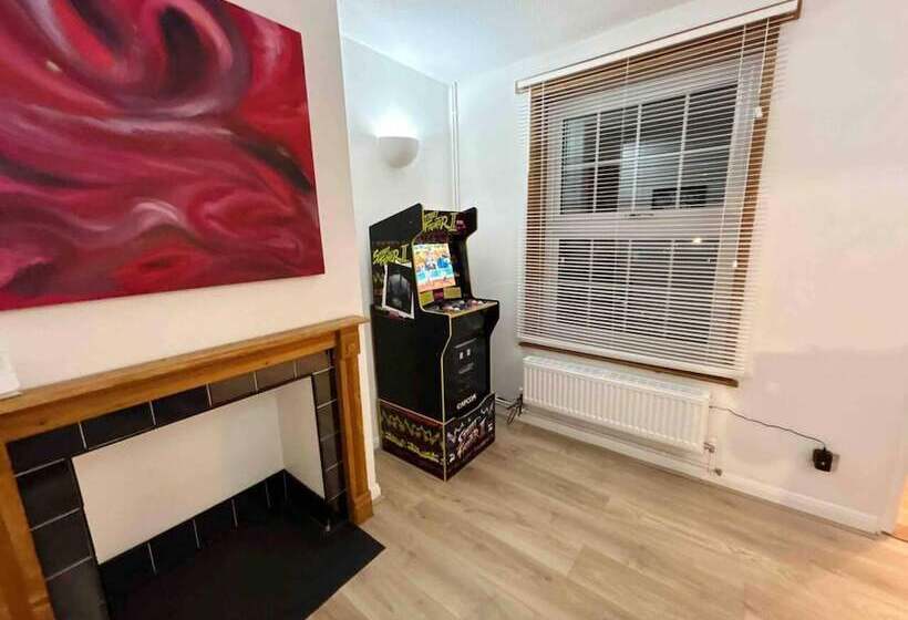اقامتگاه Essex 2 Bed House Nr Stanstead With Arcade Machine
