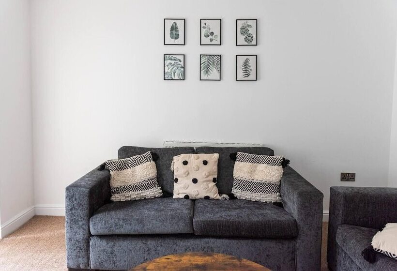 דירת נופש Stunning 3 Bed House In Derby