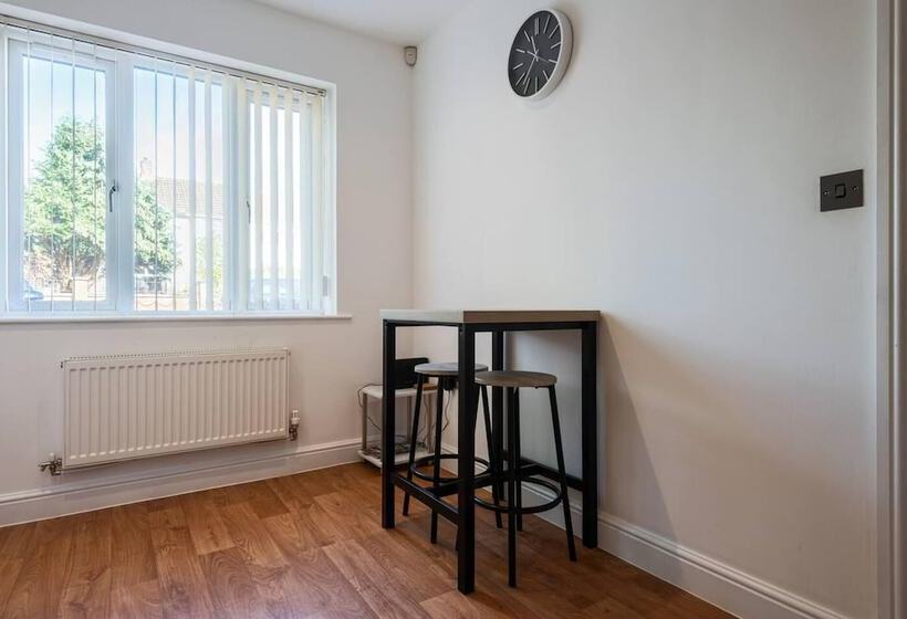 דירת נופש Stunning 3 Bed House In Derby