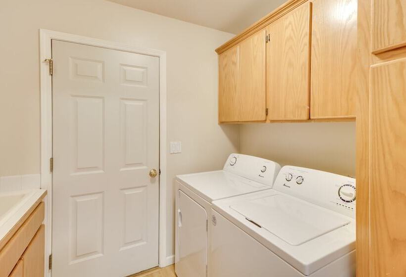 Tasteful Tualatin Home: 40 Mi To Willamette Valley