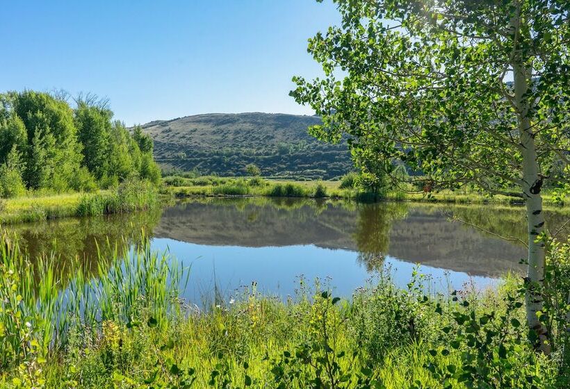 Tranquil Wyoming Cabin Near Uintas   105 Acres!