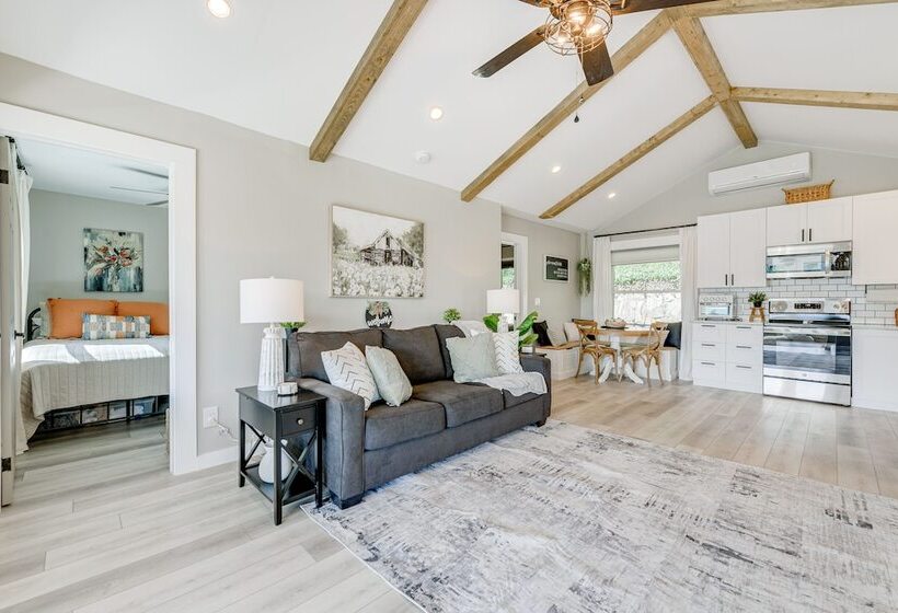 Updated + Modern Waynesville Cottage W/ Fire Pit