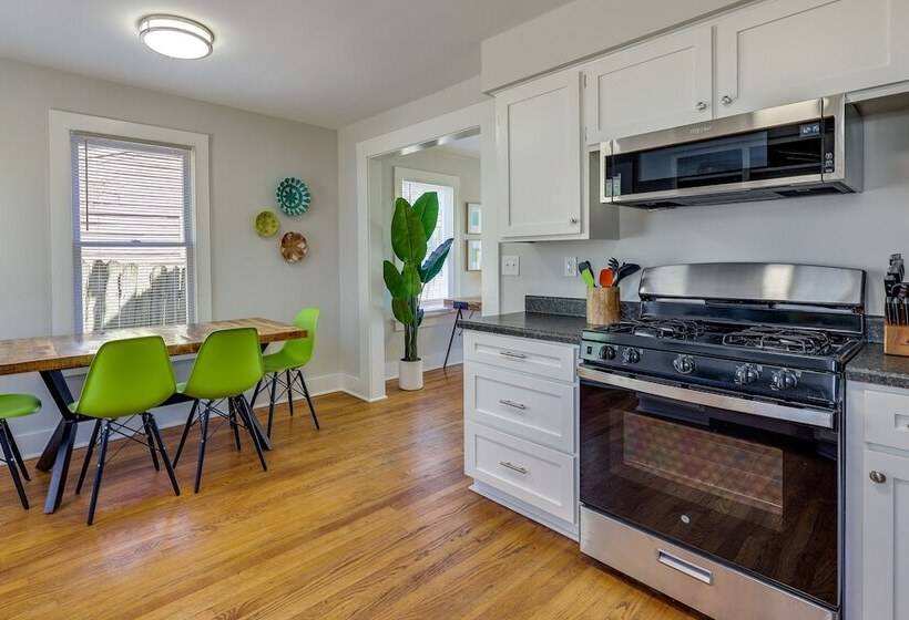 Vibrant Fayetteville Home   Walk Downtown!