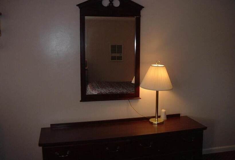 Fels Three Crown Motel