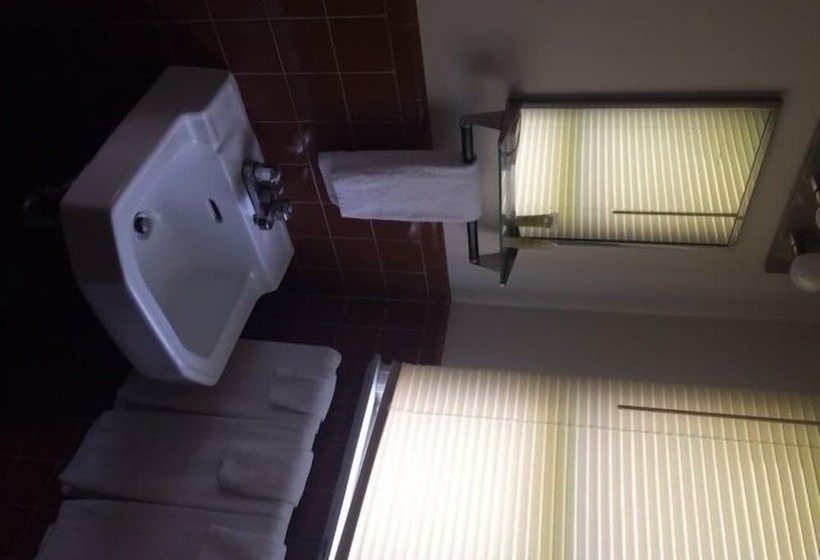 Fels Three Crown Motel