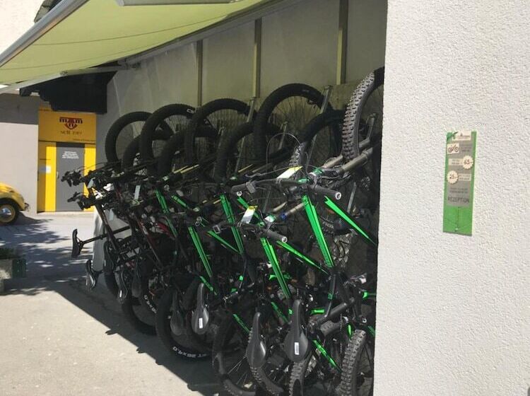 בית מלון כפרי Adhhoc