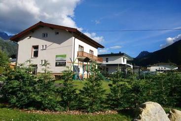 هتل Haus Attos