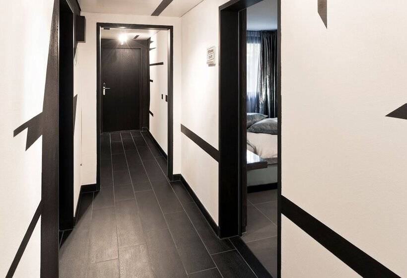 בית מלון כפרי Morosani Fiftyone   The Room Only