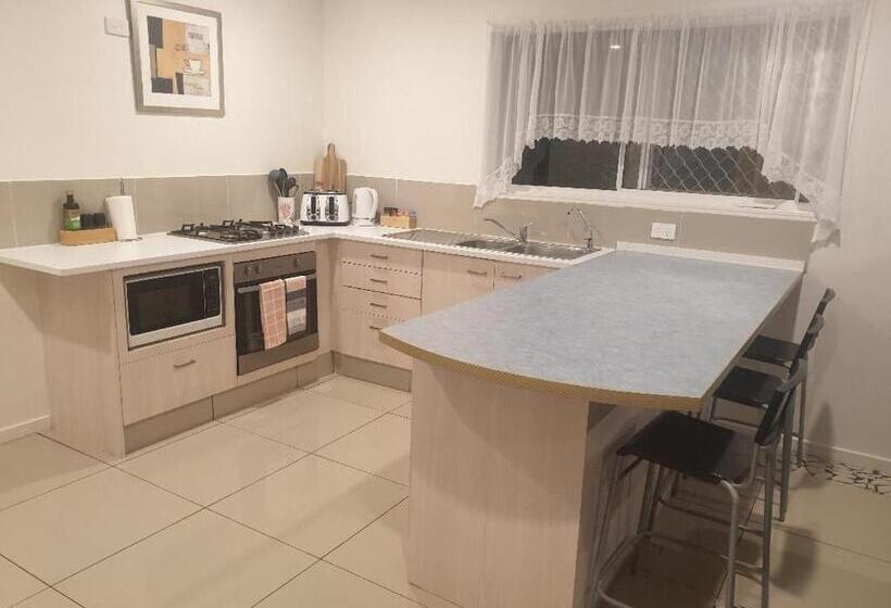 Family Style Hostel For 18 36yrs