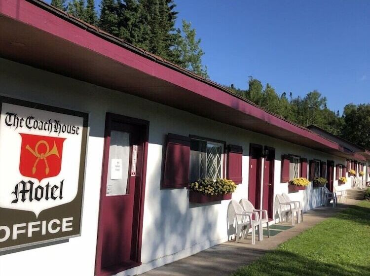 Coach House Motel 20 Km East Terrace Bay