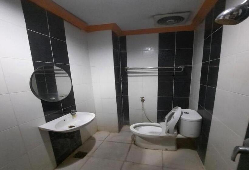 Collection O 93163 Hotel Grand Kartika