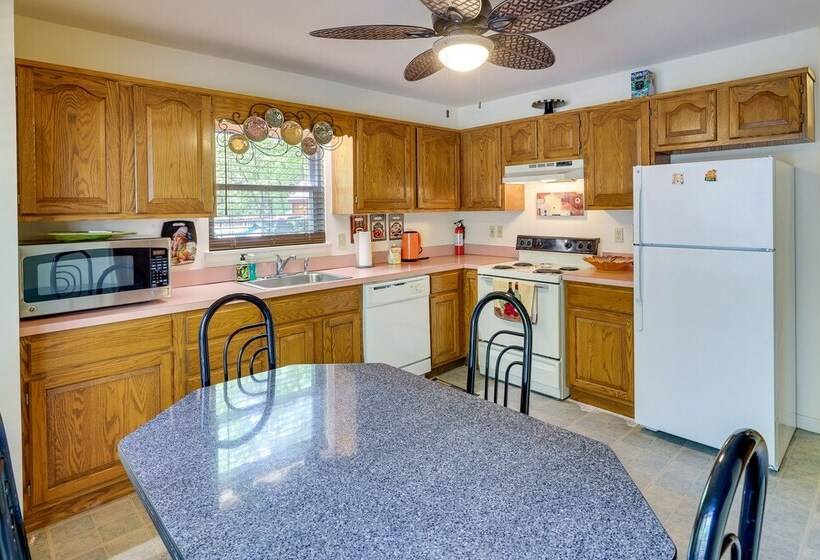 Fire Pit, Kayak & Gas Grill: Pocono Lake Home!