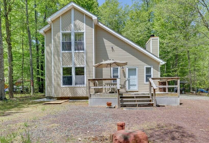 Fire Pit, Kayak & Gas Grill: Pocono Lake Home!