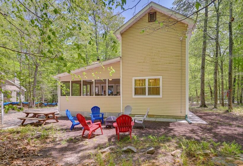 Fire Pit, Kayak & Gas Grill: Pocono Lake Home!
