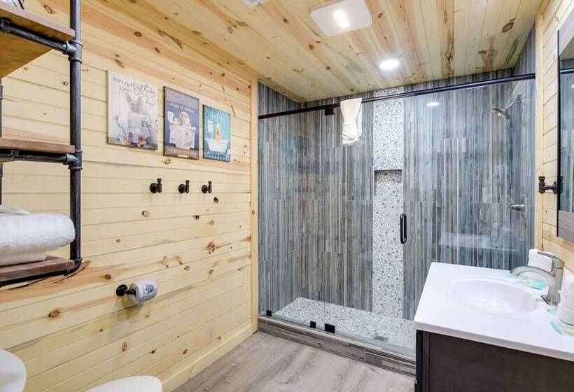 Spacious Sevierville Cabin W/ Hot Tub & Game Room!