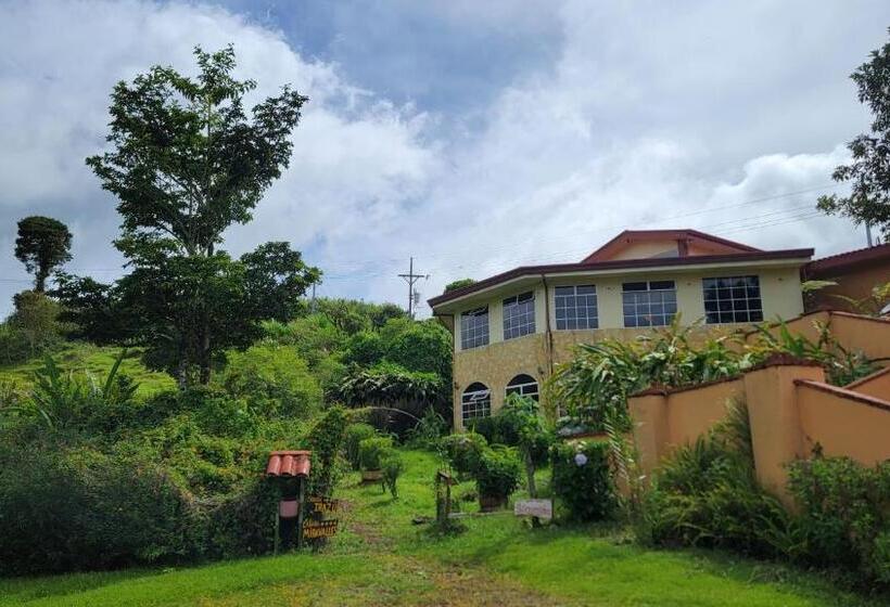 مبيت وإفطار Poas Volcano & La Paz Waterfall Cabins