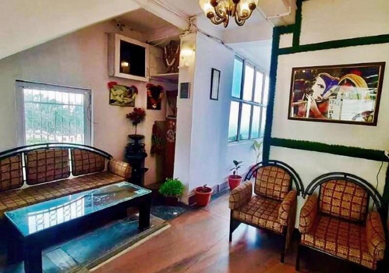 호텔 Grg Tribhuwan Ranikhet