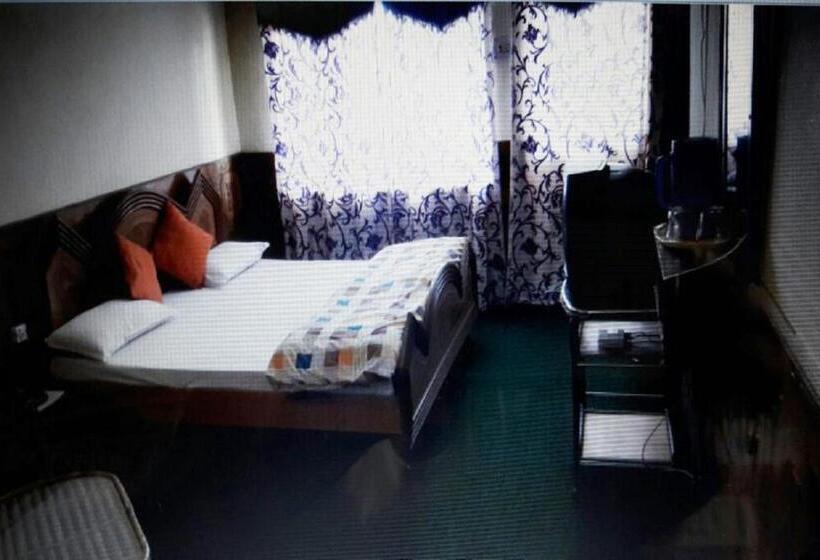 호텔 Grg Tribhuwan Ranikhet