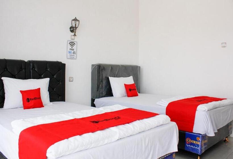 فندق Reddoorz Syariah Near Kawasan Wisata Gunung Prau Dieng
