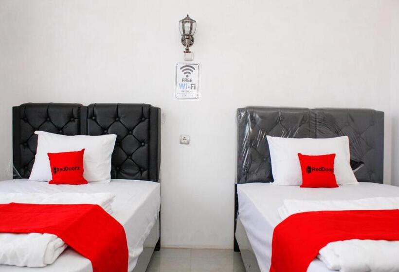 فندق Reddoorz Syariah Near Kawasan Wisata Gunung Prau Dieng